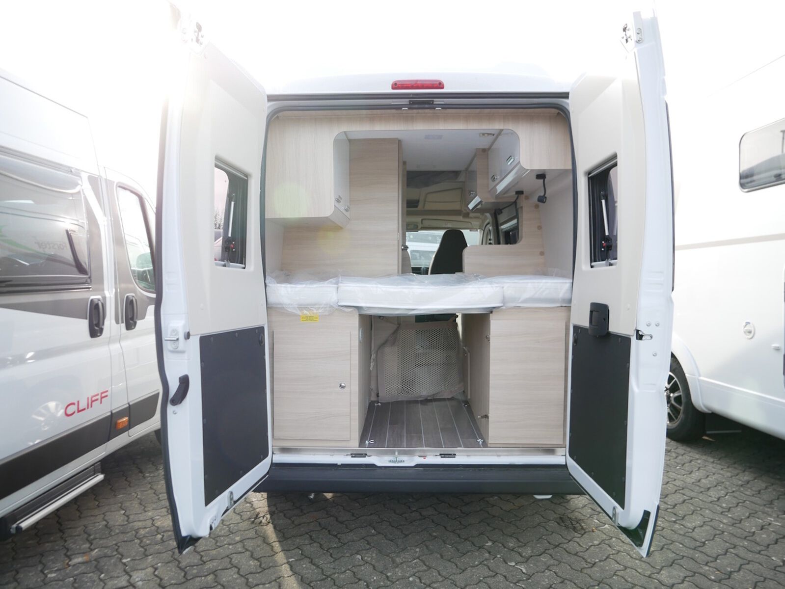 Fahrzeugabbildung Forster Vantasy 541 HB 140 PS mit Pop-Up Dach