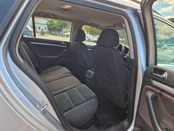Volkswagen Golf - 5
