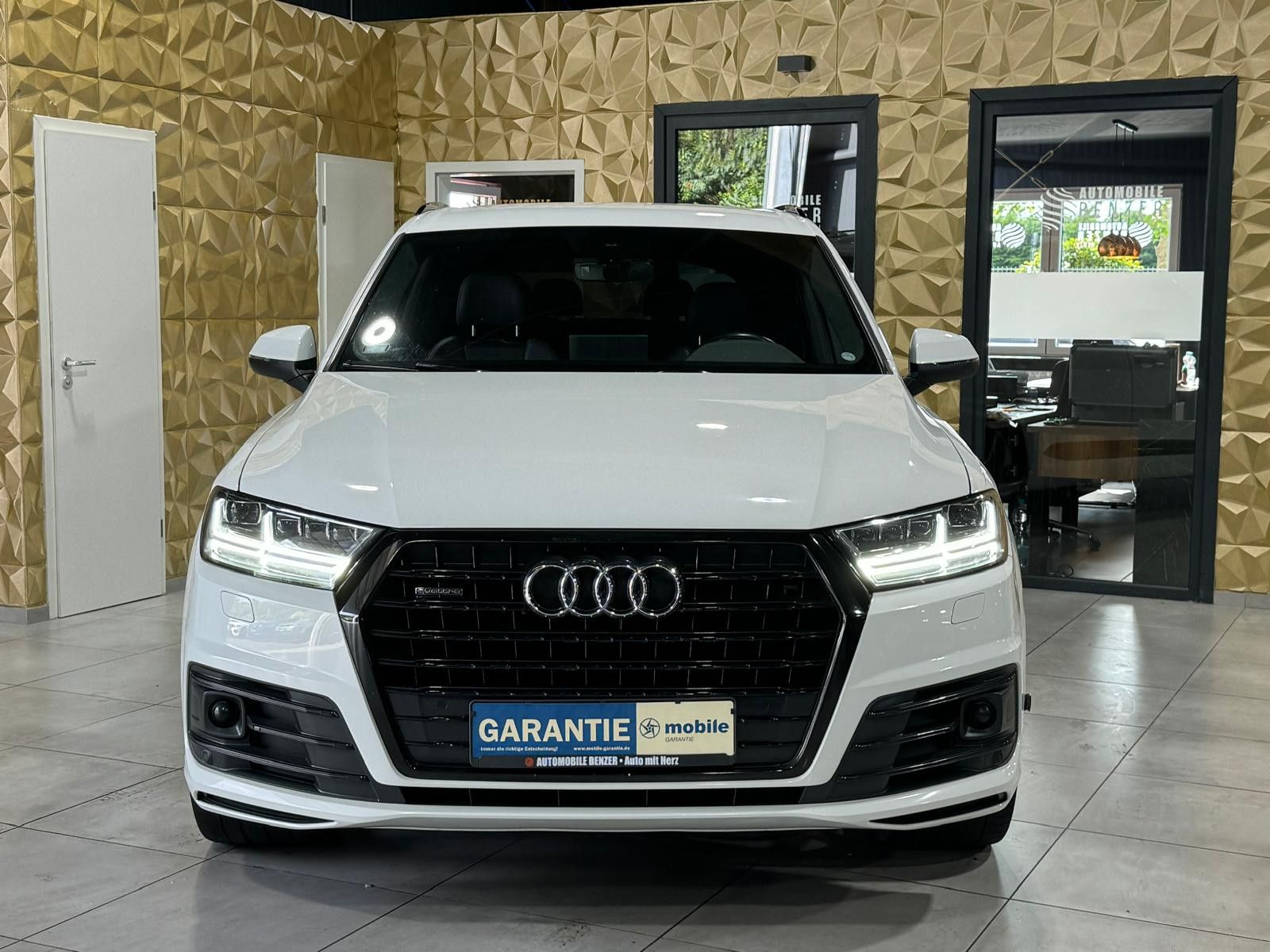 Fahrzeugabbildung Audi Q7 3.0 TDI quattro S-LINE/7-SITZER/23-ZOLL/LED/