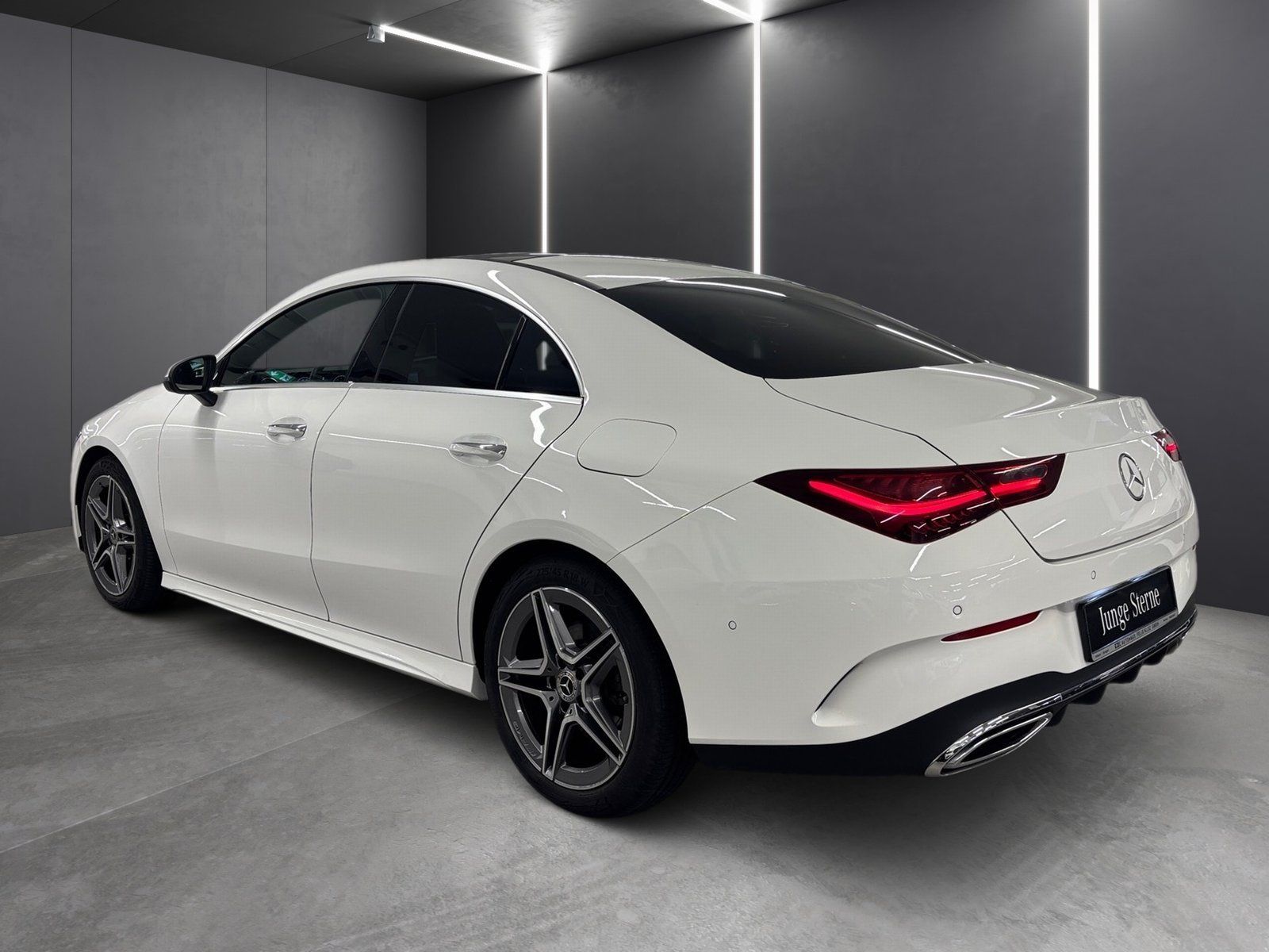 Fahrzeugabbildung Mercedes-Benz CLA 200 AMG*Pano*AHK*STHZG*Distronic*Totwinkel*