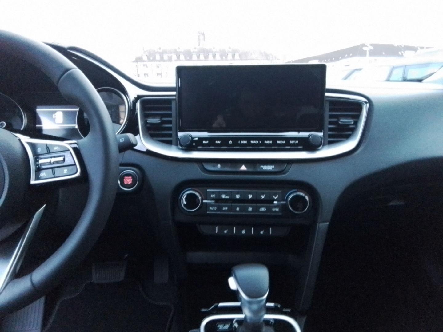 Kia Ceed_sw Ultimate Edition AT Navi Digitales Cockp