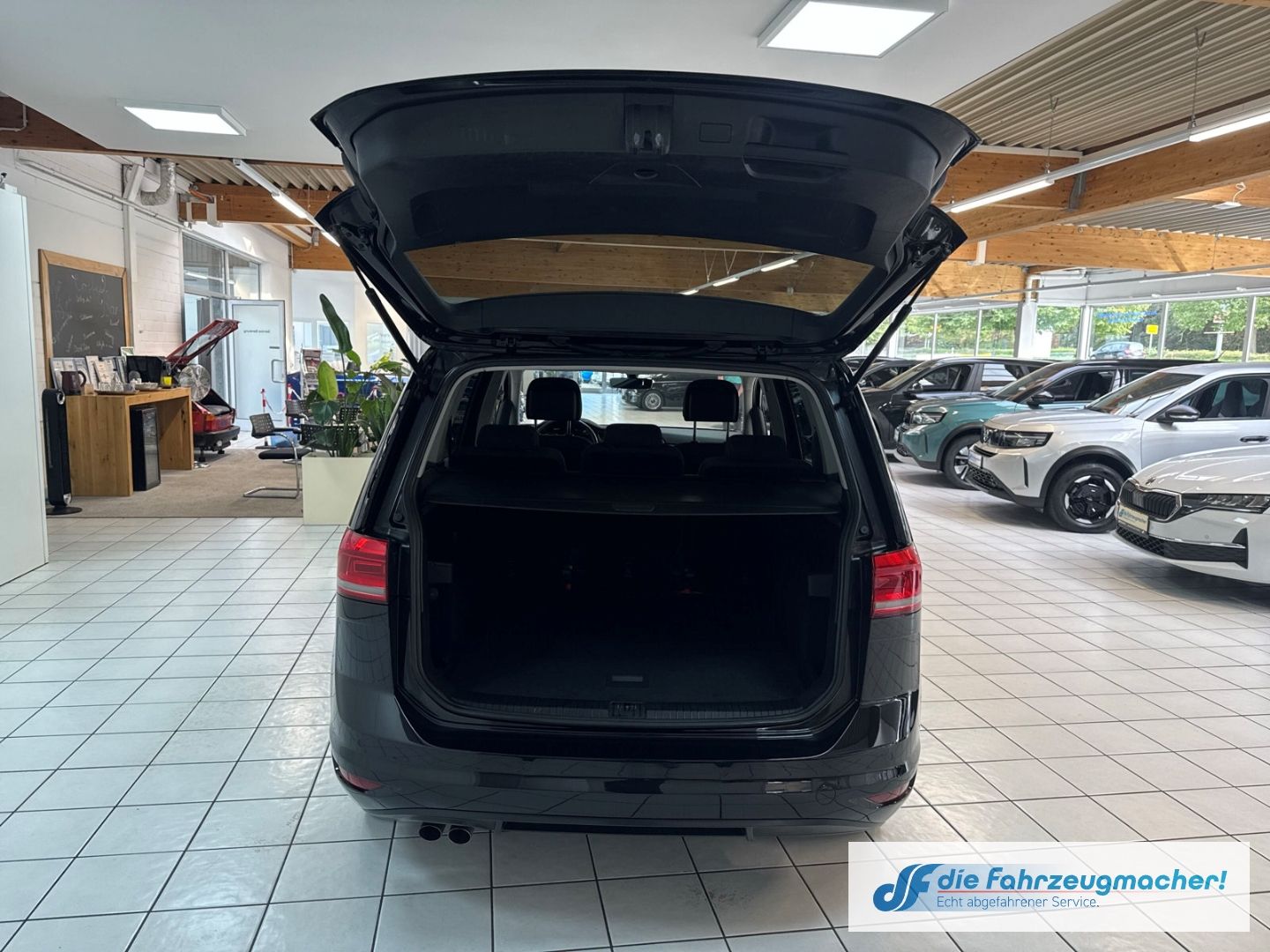 Fahrzeugabbildung Volkswagen Touran Comfortline 2,0TDi Navi Dyn. Kurvenlicht