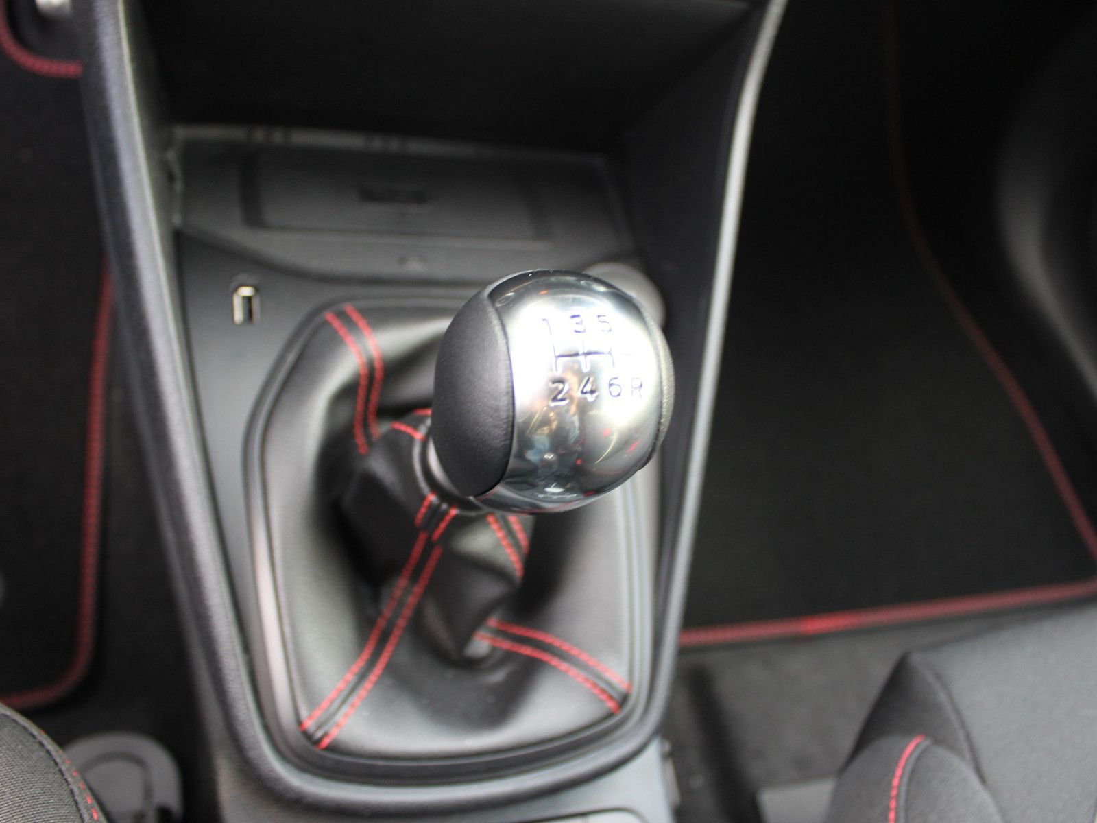 Fahrzeugabbildung Ford Fiesta ST-Line 1,0 EcoBoost Hybrid