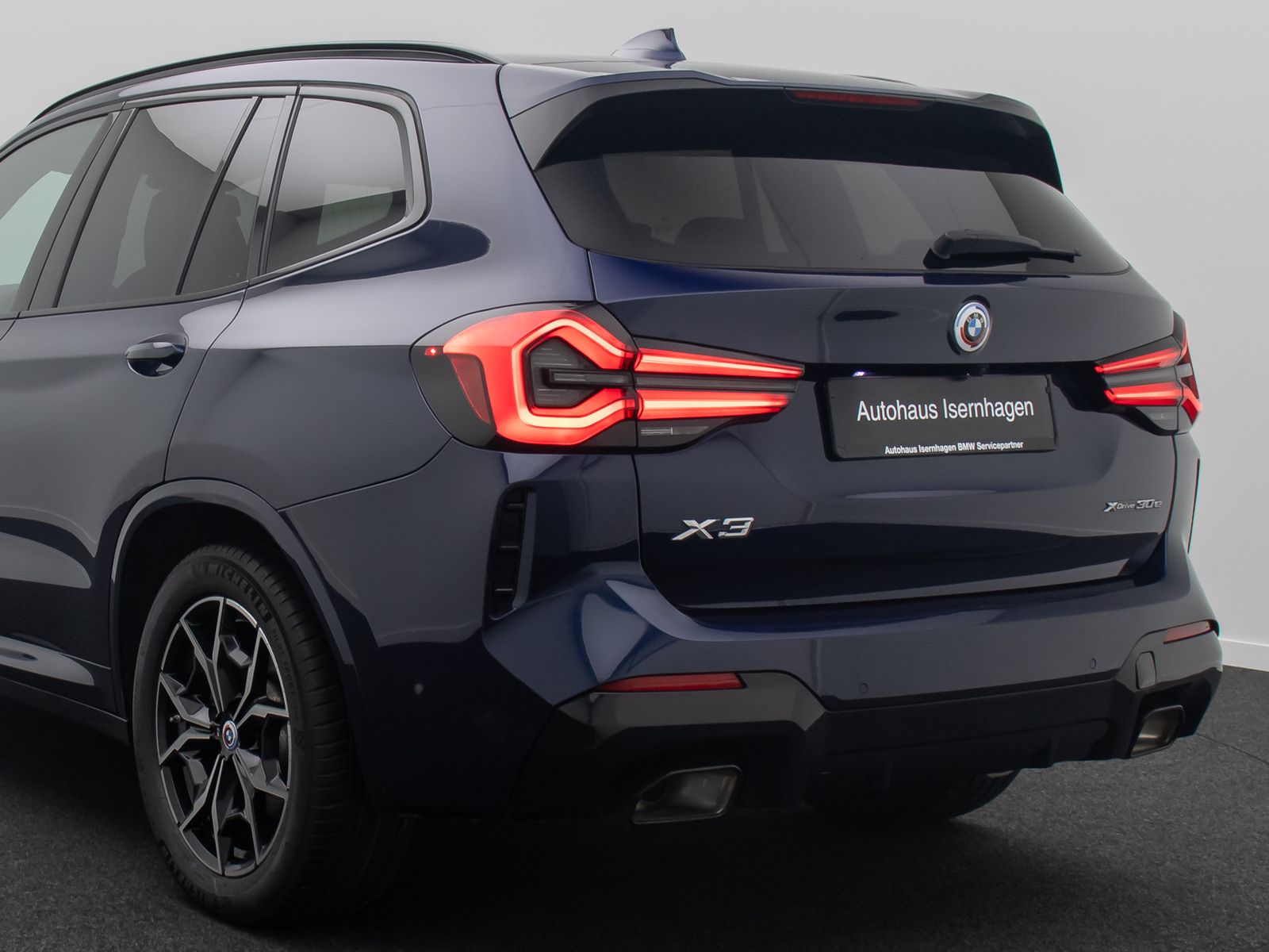 Fahrzeugabbildung BMW X3 xD30e M Sport Kamera DAB HIFI HUD Individual