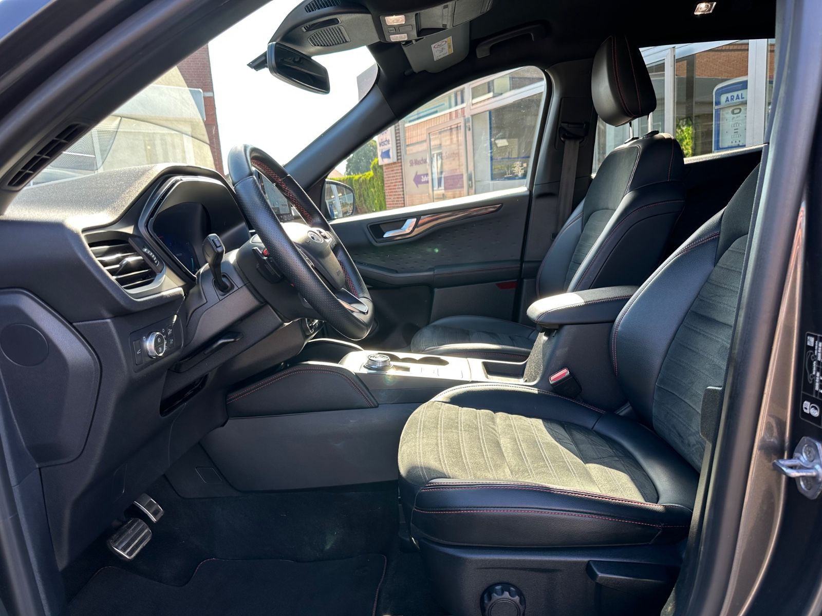Fahrzeugabbildung Ford Kuga 2.0 EB ST-Line X 4x4/AHK/LED/B&O/HUD