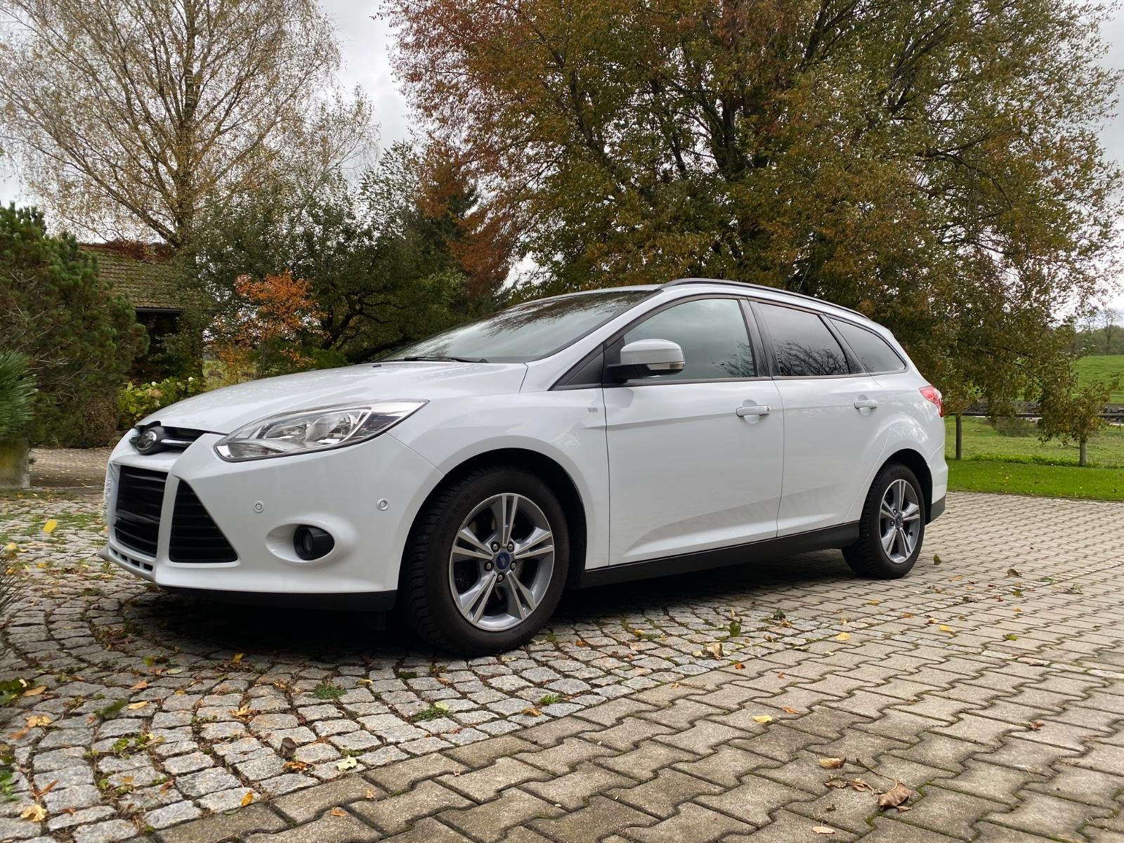 Ford Focus 2014 — вигляд ззаду