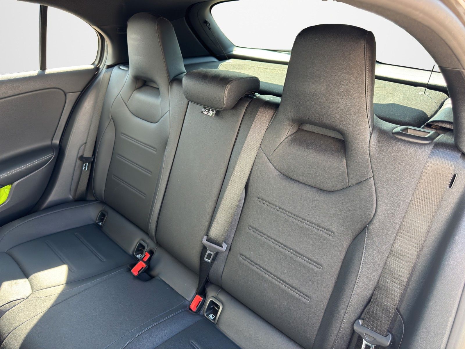 Fahrzeugabbildung Mercedes-Benz A200 SPORT PROGR PANO LED MBUX NAVI TEL LEDER