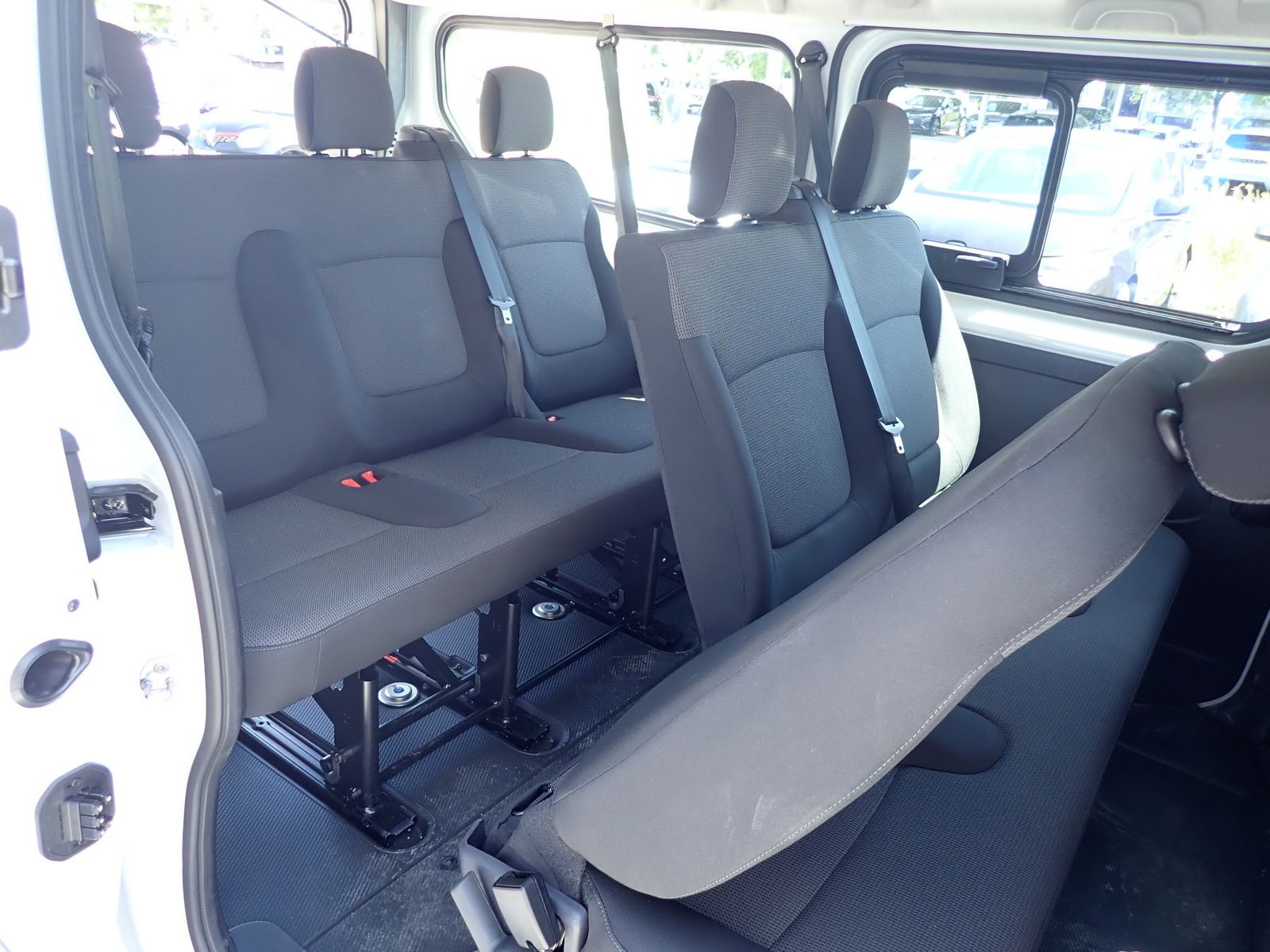 Fahrzeugabbildung Renault Trafic Pkw Grand Authentic Blue dCi 110 MY25
