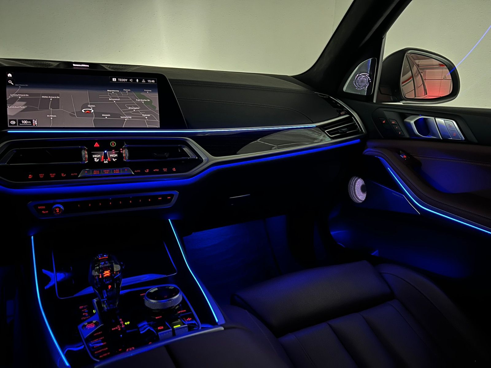 Fahrzeugabbildung BMW X7 xDrive 30d/AHK/B&W/SKYLOUNGE/MASSAGE/7-SITZER