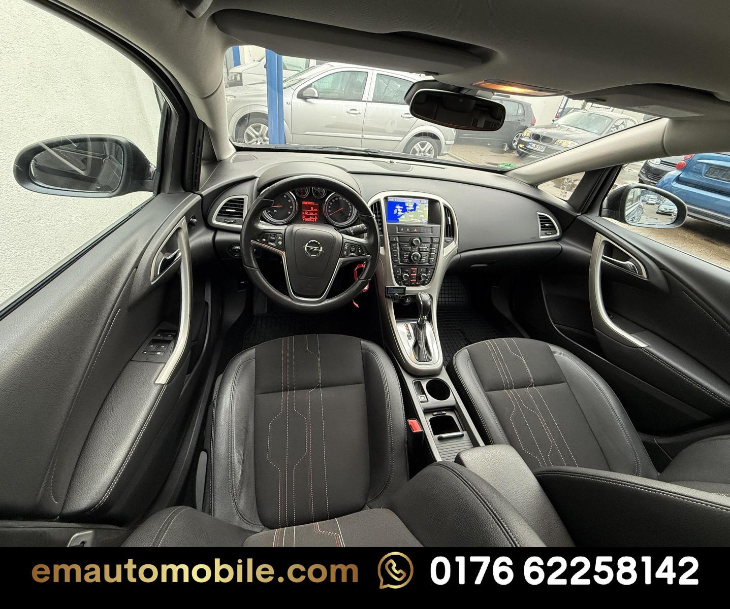 Opel Astra 2012 — photo 22