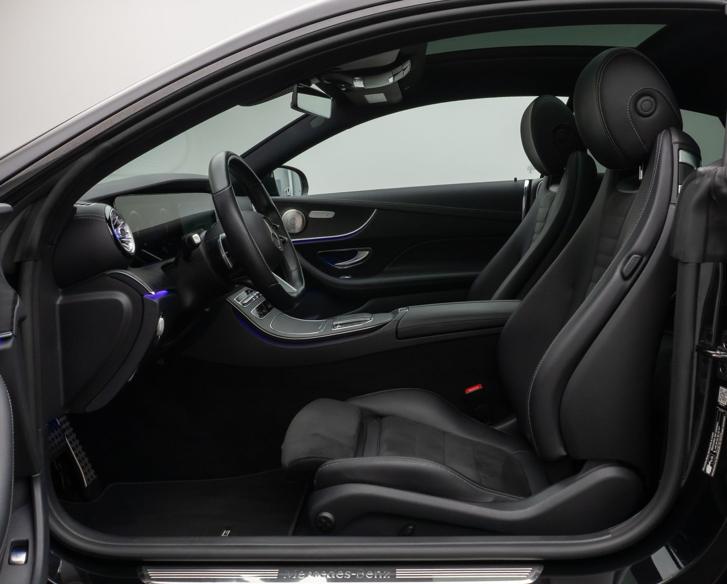 Fahrzeugabbildung Mercedes-Benz E300d Coupe 4Matic AMG Panorama Kamera LED