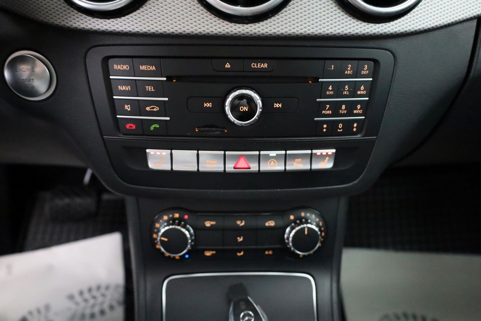 Fahrzeugabbildung Mercedes-Benz B 220 d 4MATIC DCT, T.Leder,Navi,SH,Panorama +WR