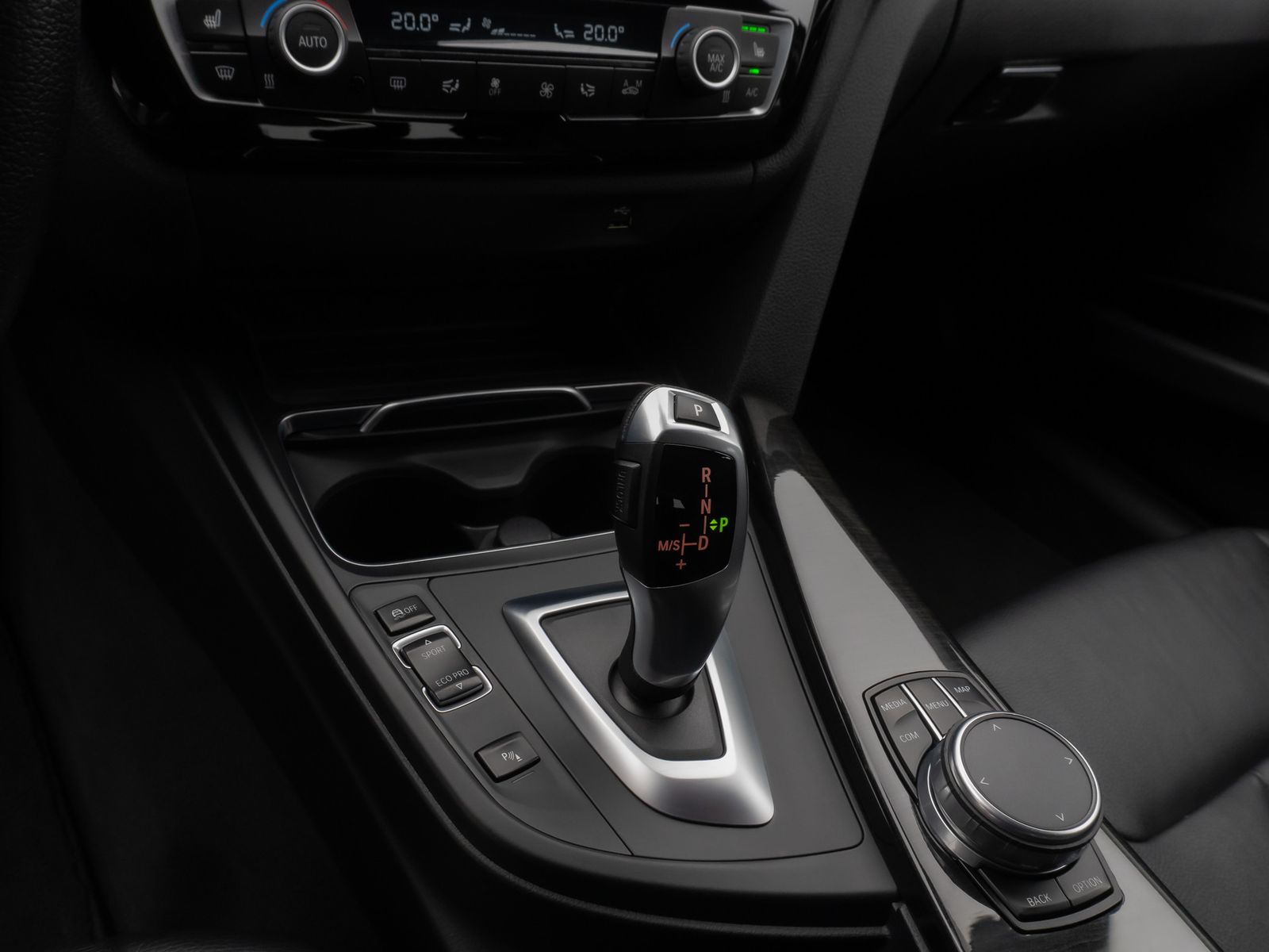 Fahrzeugabbildung BMW 320d Luxury Line Kamera HUD HiFi Stop&Go Komfort