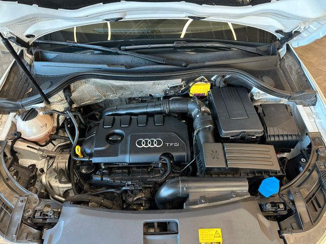 Audi Q3 2.0 TFSI quattro *Xenon*Klima*SHZ*Navi*PDC*