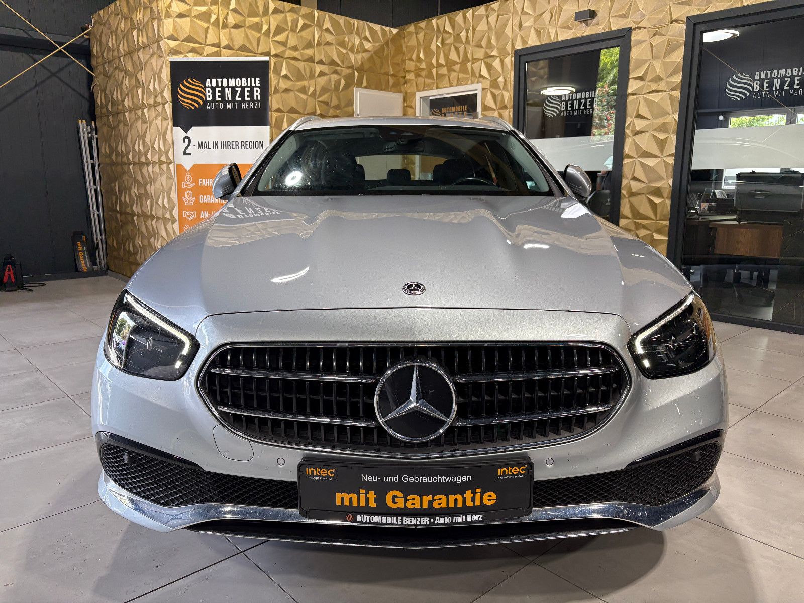 Fahrzeugabbildung Mercedes-Benz E 220 T-Modell d/NAVI/KAMERA/APPLE/AMBIENTE/ACC