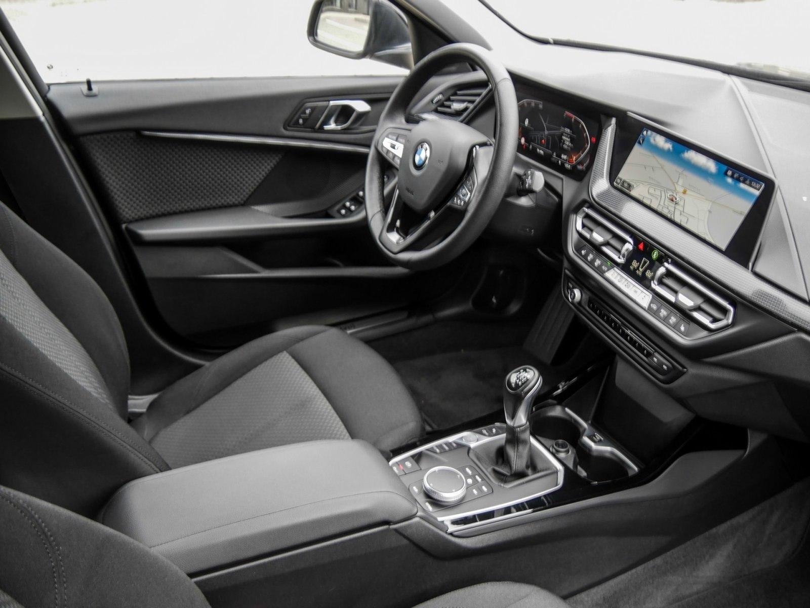 BMW 118i RFK NAVI LED PDC V+H DAB Parkass. Tempomat