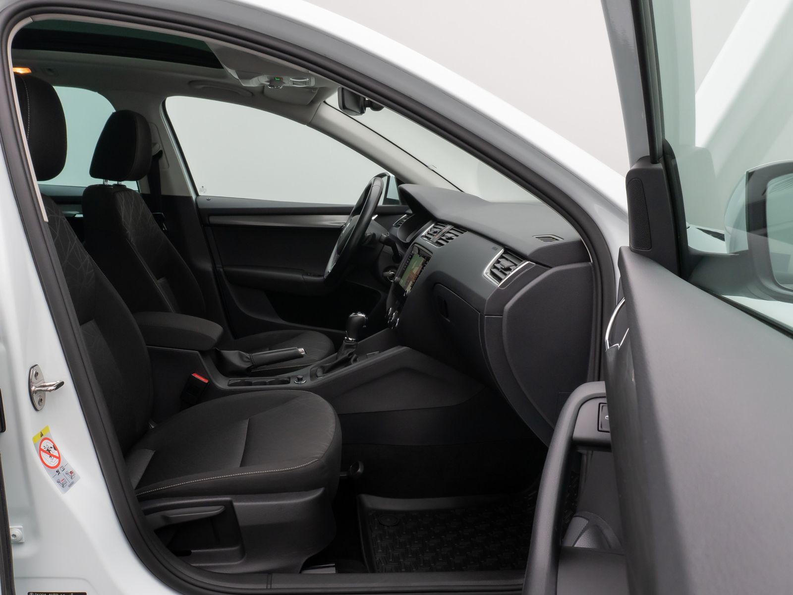 Fahrzeugabbildung SKODA Octavia Combi Clever 4x4 Aut. Panorama AHK 8Fach