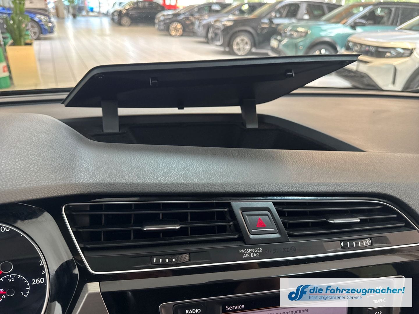 Fahrzeugabbildung Volkswagen Touran Comfortline 2,0TDi Navi Dyn. Kurvenlicht