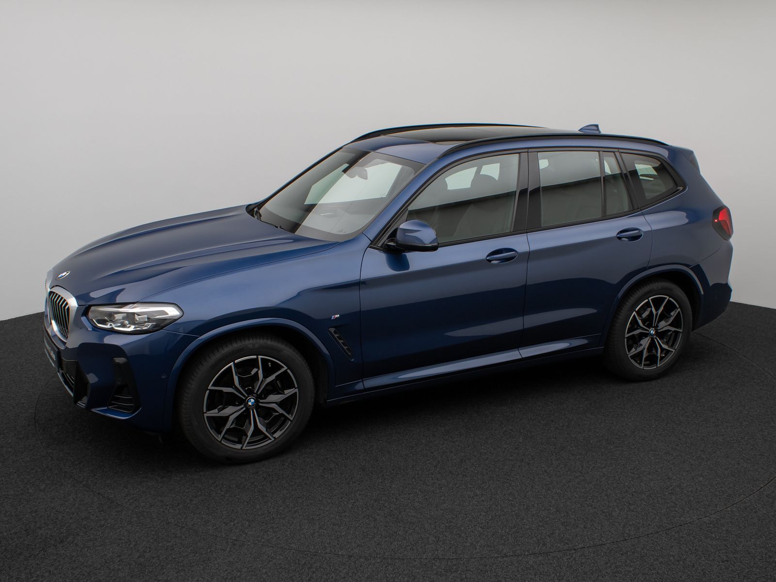 Fahrzeugabbildung BMW X3 xD20i  M Sport Panorama Kamera HUD AHK 19Zoll