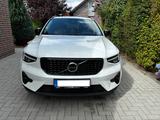 Volvo XC40 B4 Ultra Dark DCT  - Volvo XC40: Ultra Dark