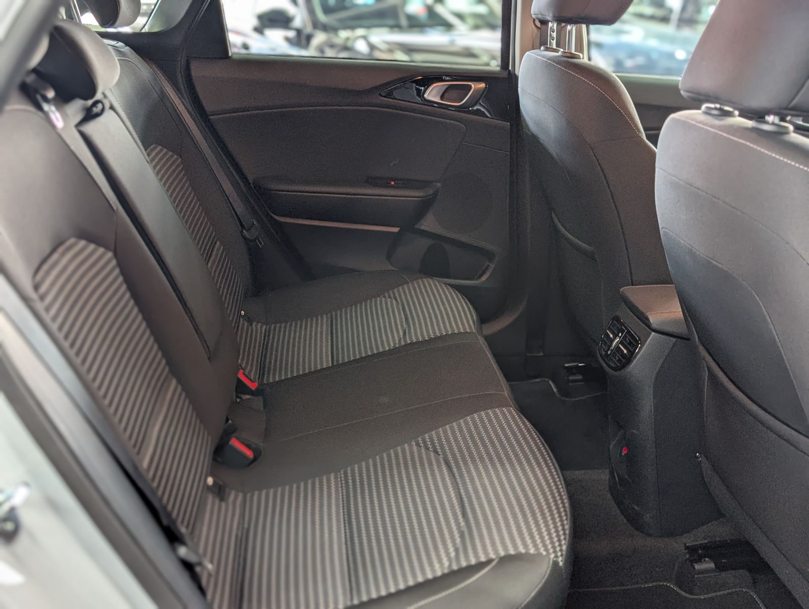 Fahrzeugabbildung Kia cee'd Sportswagon 1.5 Spirit SCC JBL KAM 7J Gar.