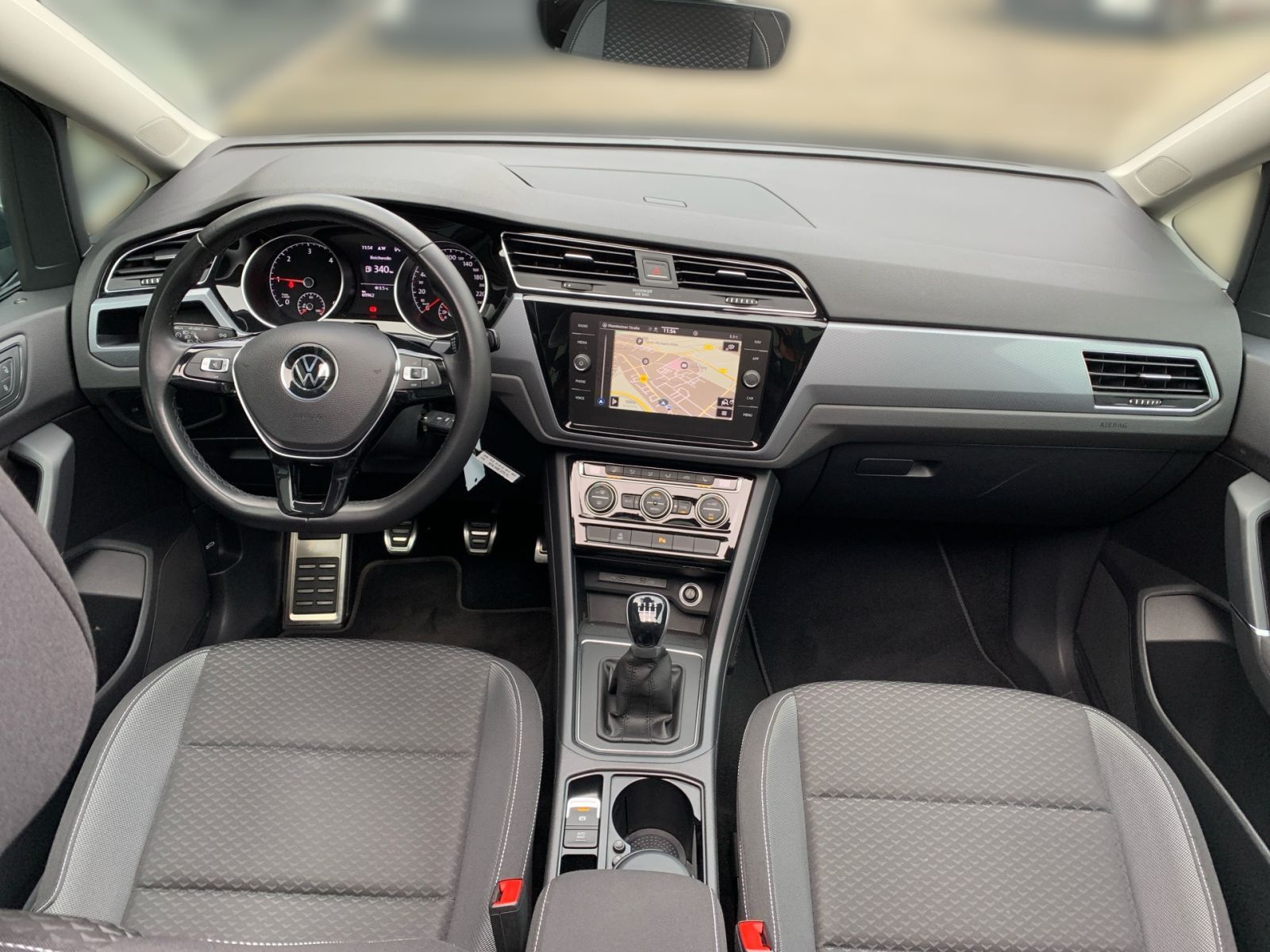 Fahrzeugabbildung Volkswagen Touran 2.0 TDI Active Navi Panorama Dach