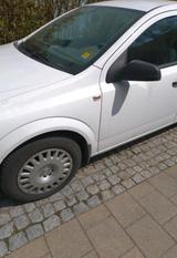 Opel Astra 1.7 - Opel Astra aus 2009 mit Diesel-Antrieb: Kombi, 1.7