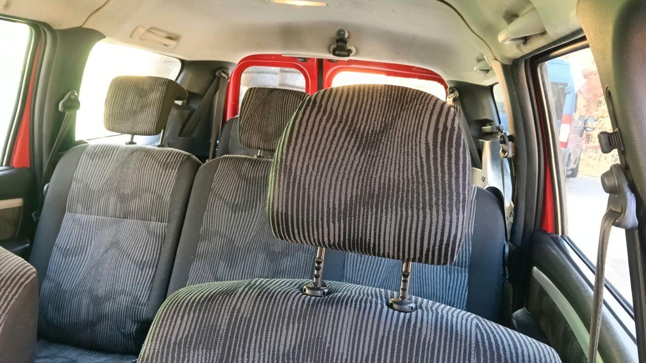 Dacia Logan 2011 — photo 11