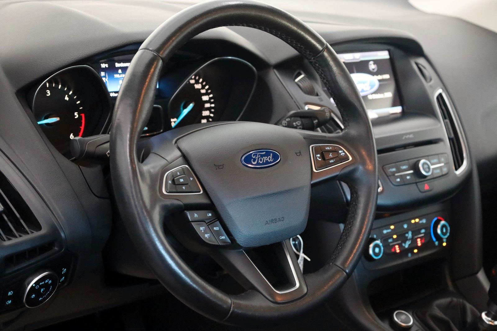 Fahrzeugabbildung Ford Focus Lim. Business,Tempomat,PDC,Navi,SH,SR+WR