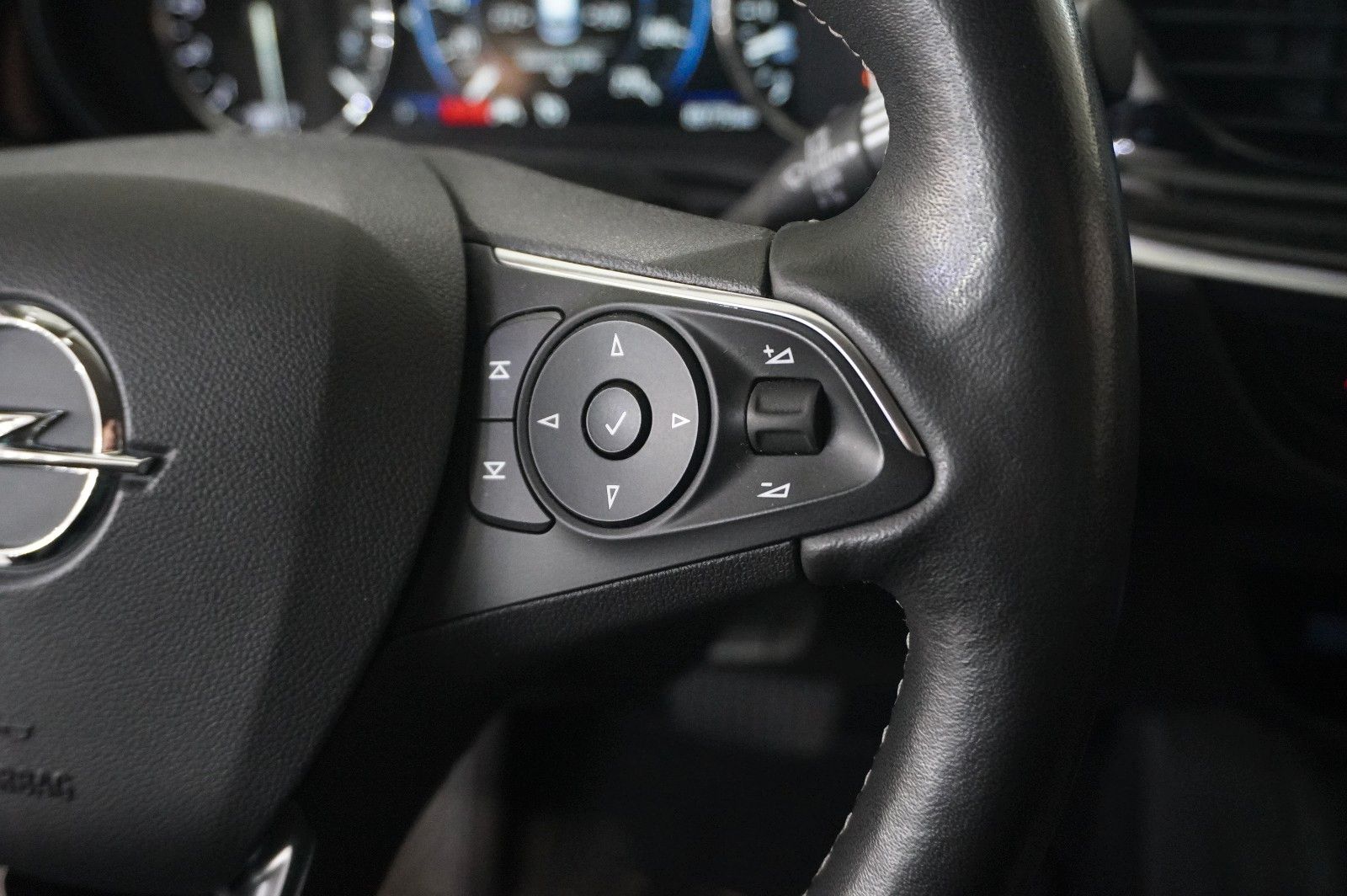 Fahrzeugabbildung Opel Insignia B GS 2.0D BSUINESS NAVI/LED/KAMERA/AHK