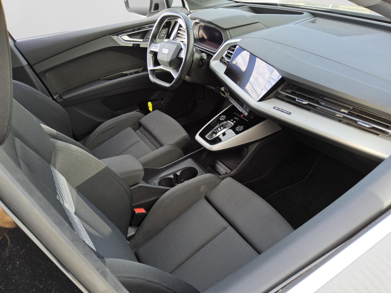 Audi Q4 50 e-tron quattro basis Rückfahrkam AHK foto 3