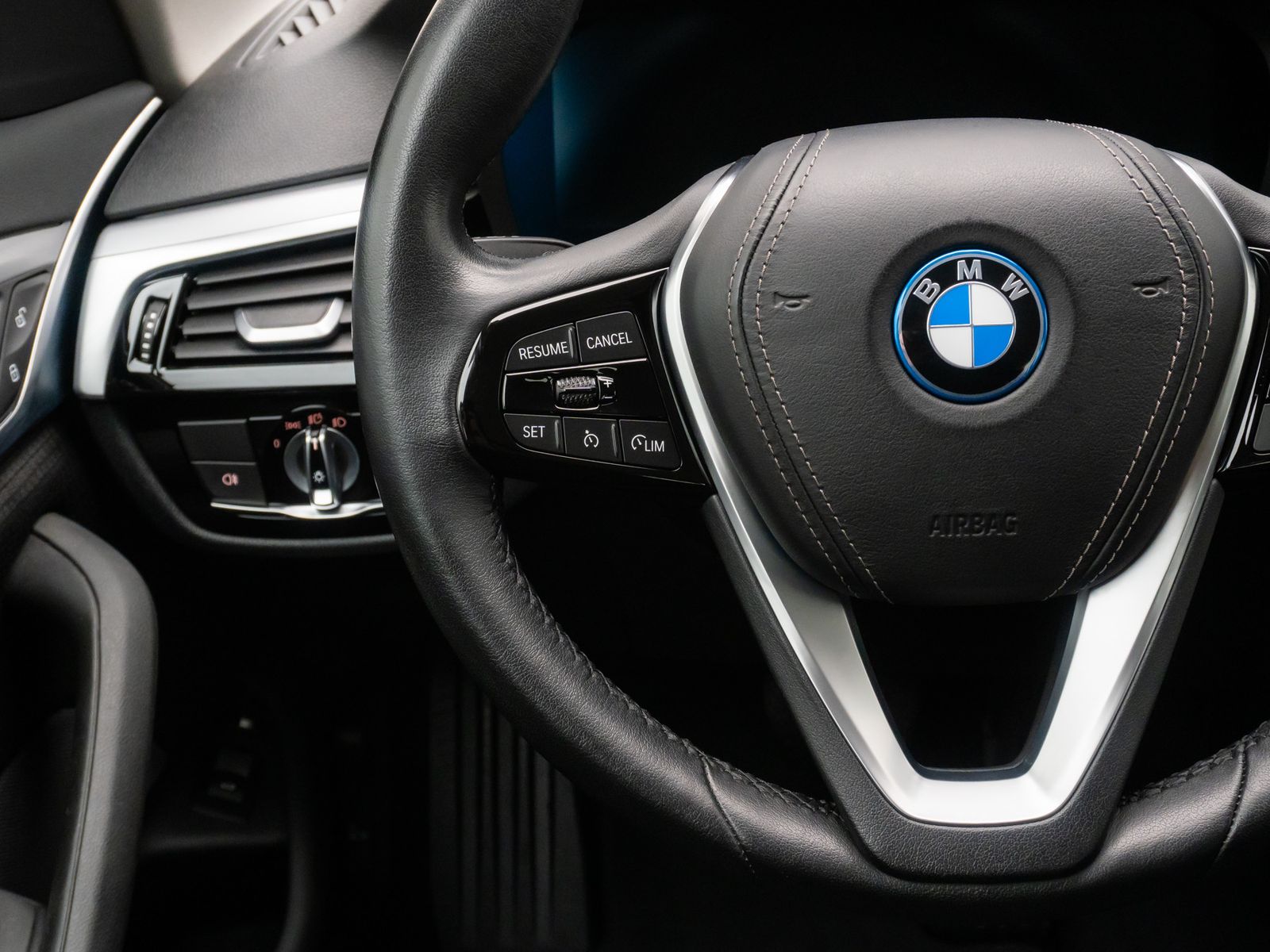 Fahrzeugabbildung BMW 520e Alarm Komfort PDC DAB GeschwindigReg 18Zoll
