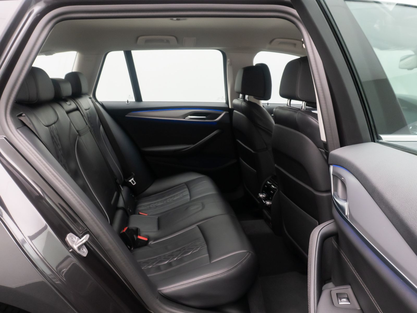 Fahrzeugabbildung BMW 520d xD  Kamera Laser HUD DAB AHK Komfort Alarm