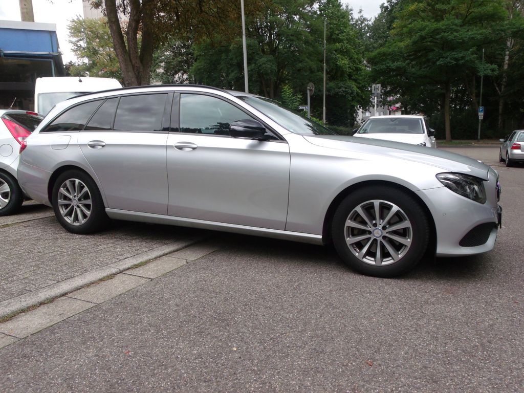 Image of Mercedes-Benz E 220