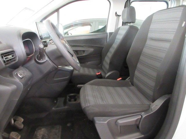 Fahrzeugabbildung Opel Combo Life 1.2T  7-SITZ/NAVI/LED/AHK/PDC/DAB+