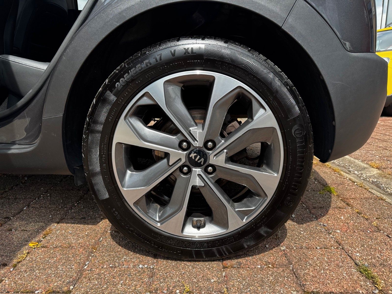 Fahrzeugabbildung Kia Stonic 1.0 T-GDI PLATINUM Navi Kamera Sitzhzg.