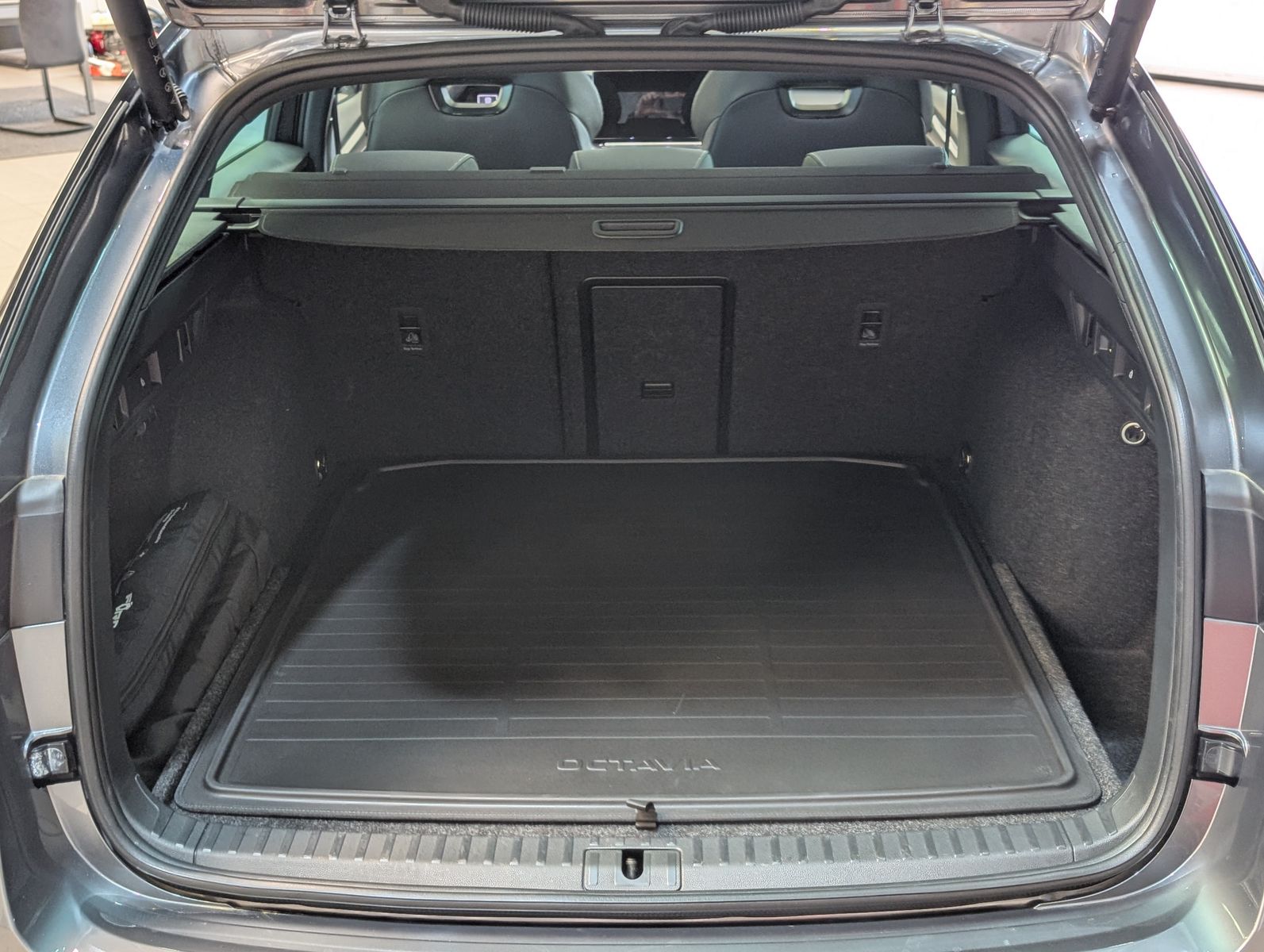 Fahrzeugabbildung SKODA Octavia 1.5 TSI Sportline Pano Matrix AHK 5J-Gar