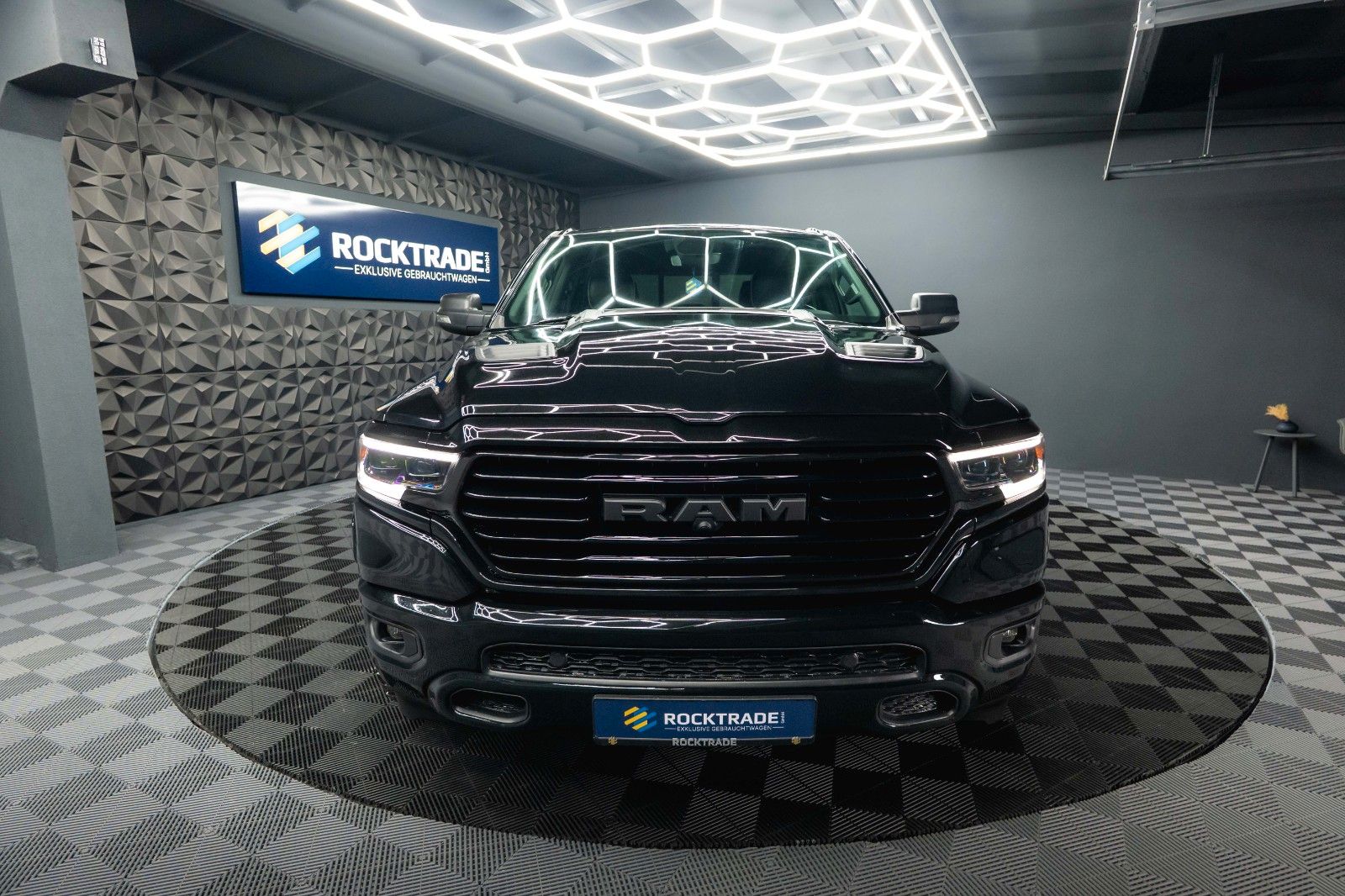 Fahrzeugabbildung Dodge RAM 5.7 V8 HEMI 4x4 BLACK EDITION Longbed 19%