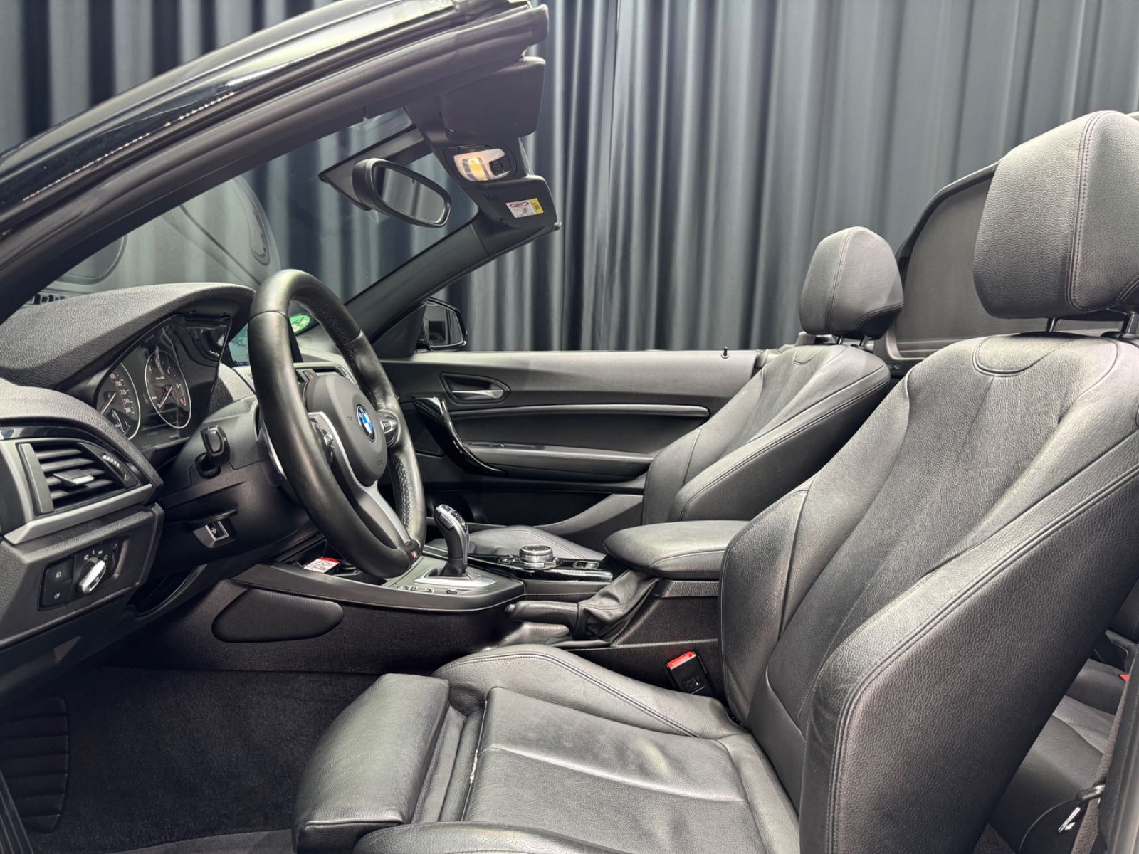 Fahrzeugabbildung BMW 220d Cabrio M Sport|LEDER|NAVI|AUTOMATIK|AHK|