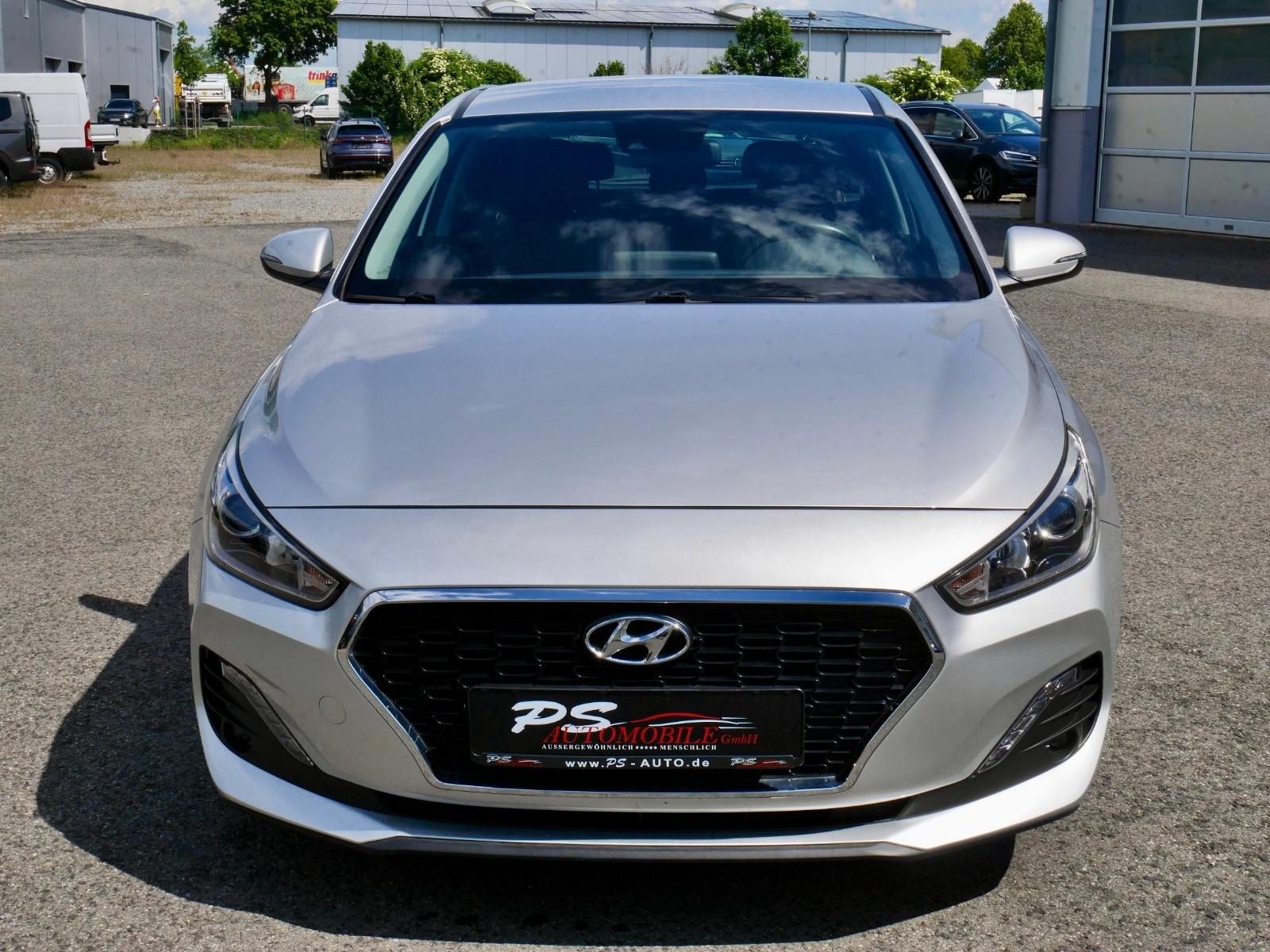 Hyundai i30 1.0 T-GDI "Select"+KAMERA+NAVI+SHZ+TEMPOMAT