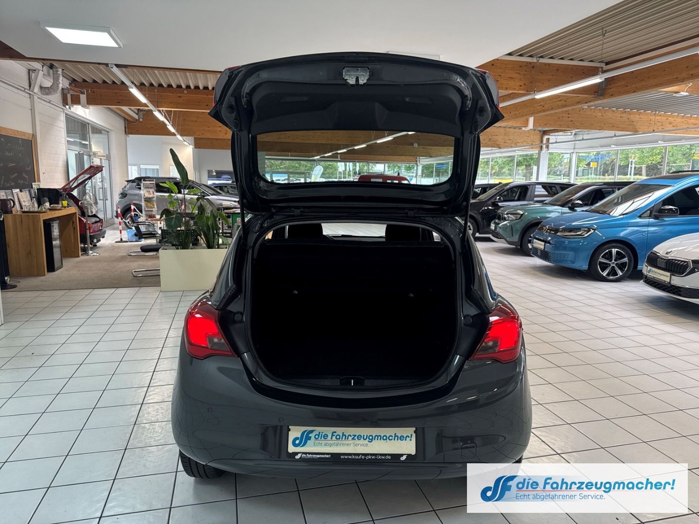 Fahrzeugabbildung Opel Corsa E Active SHZ LenkradHZG Temp PDC Berganfah