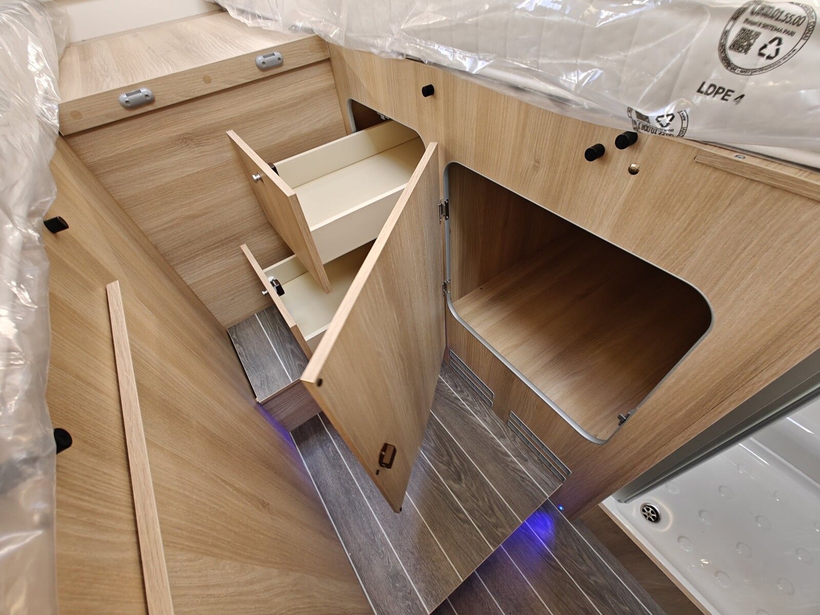 Fahrzeugabbildung NobelART T 7000