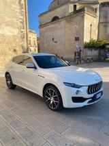 Maserati Levante V6 Diesel 275 CV AWD Gransport - weiße Maserati Levante