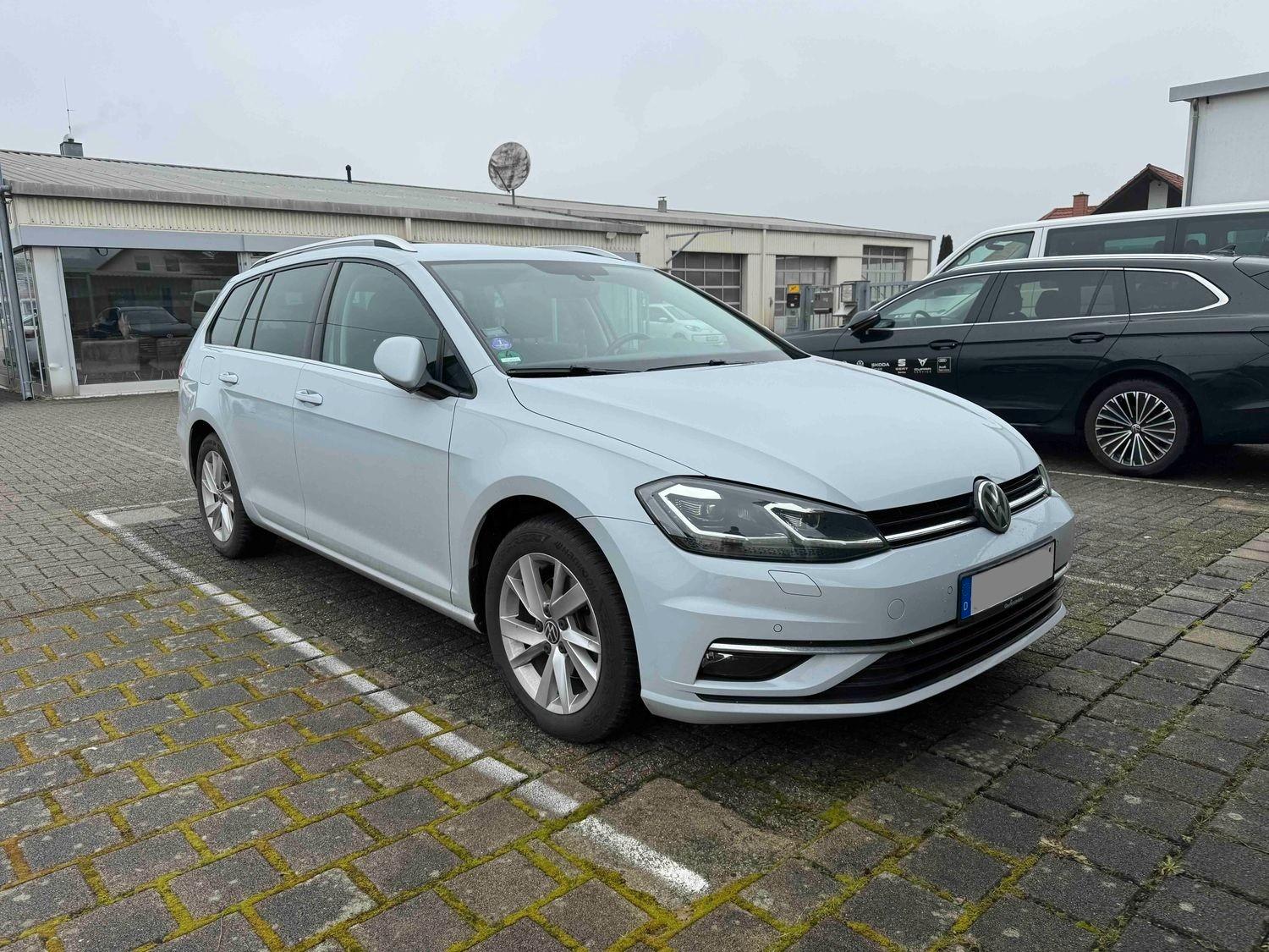 Volkswagen Golf VII Variant Highline 1.5 TSI DSG LED ACC