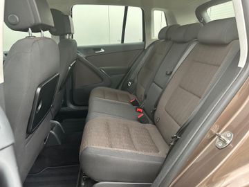 Volkswagen Tiguan - 11