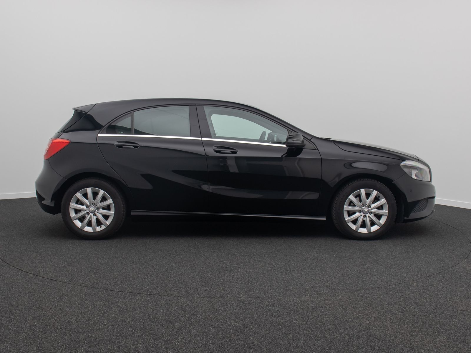 Fahrzeugabbildung Mercedes-Benz A180 BlueEfficiency Navi Sound Tempomat ParkAsst