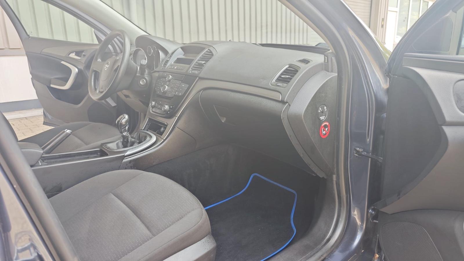 Opel Insignia 2010 — photo 11