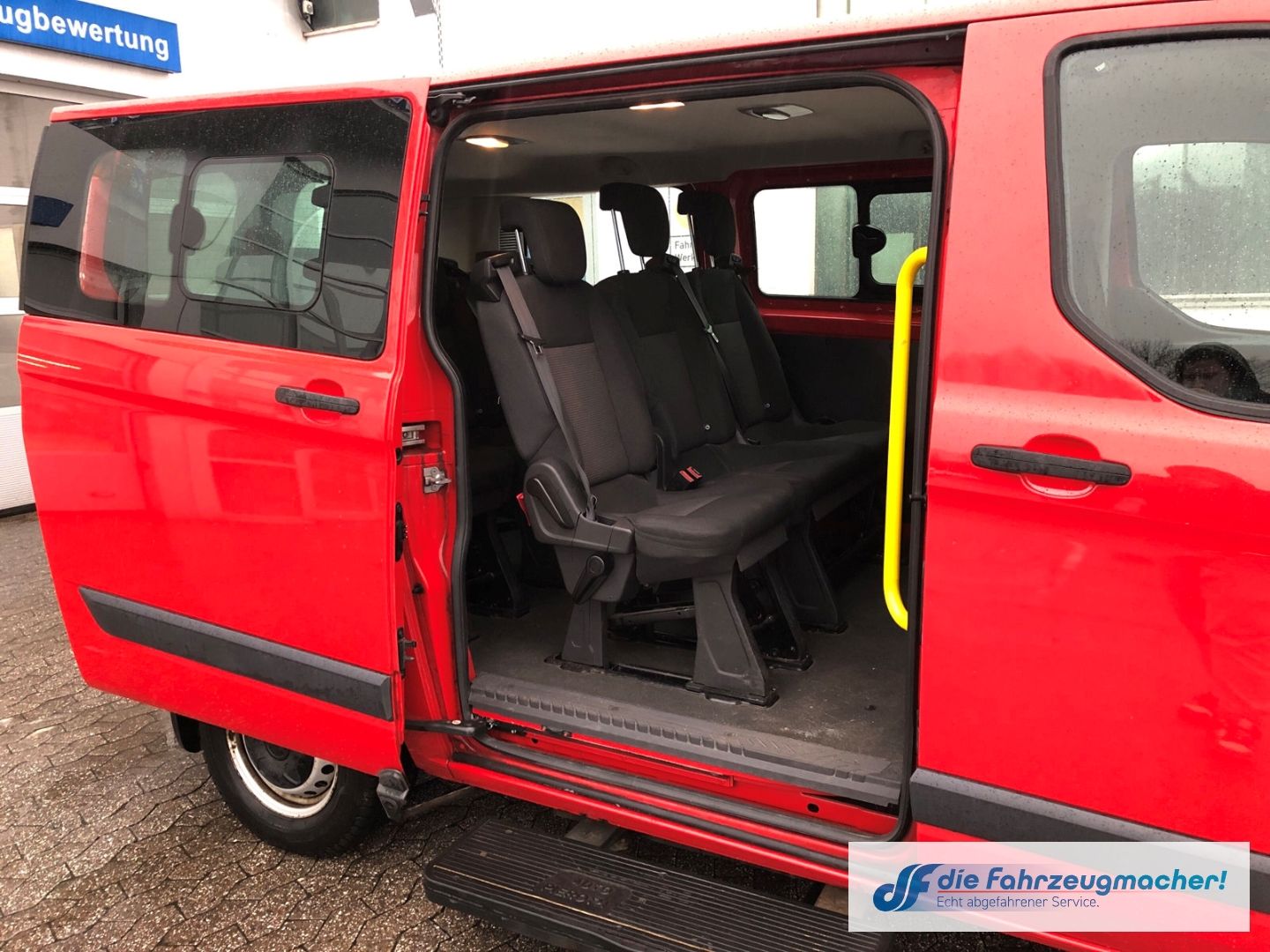 Fahrzeugabbildung Ford Transit Custom Kombi 300 L1 2.2 TDCi*8407 EXPORT