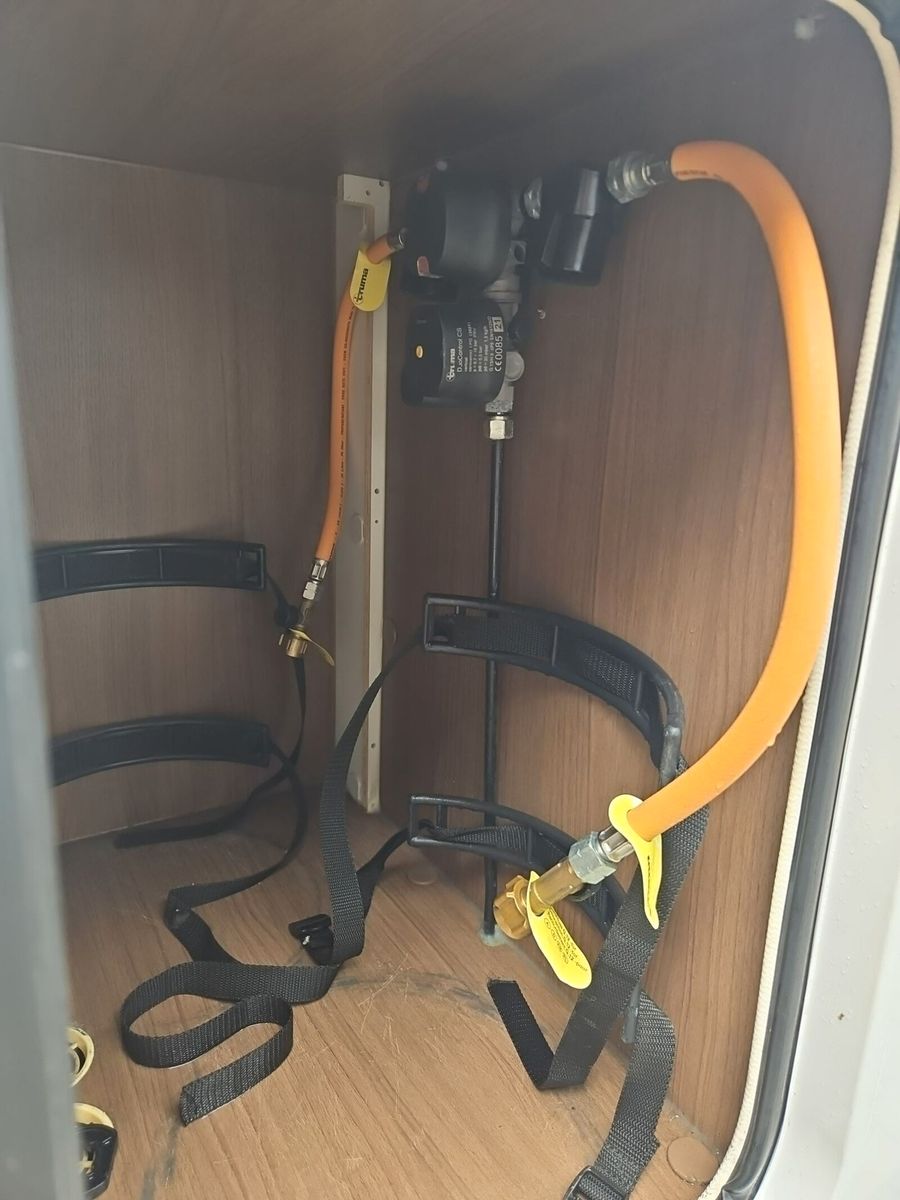 Fahrzeugabbildung Roller Team Auto-Roller 284 TL SAT / TV / Luftfederung