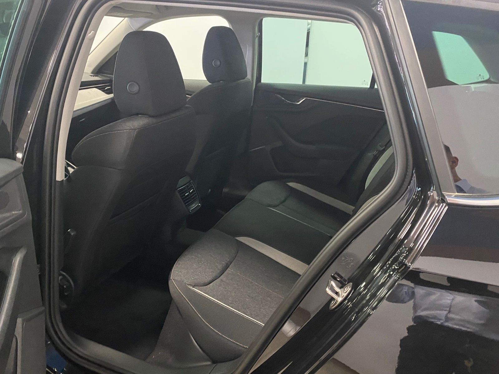 Fahrzeugabbildung SKODA Kamiq 1.5 TSI DSG 130 Jahre Selection+Garantie 5